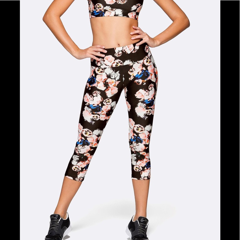 Lorna Jane Floral Capri Tights